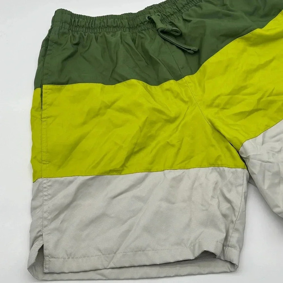 Nike CJ4486-326 Men's Sportswear City Edition Shorts Loose Fit Green Size L - Picture 2 of 9